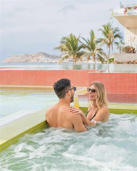 10 Best Resorts in Cabo San Lucas for Adults: Grown-Up Fun!