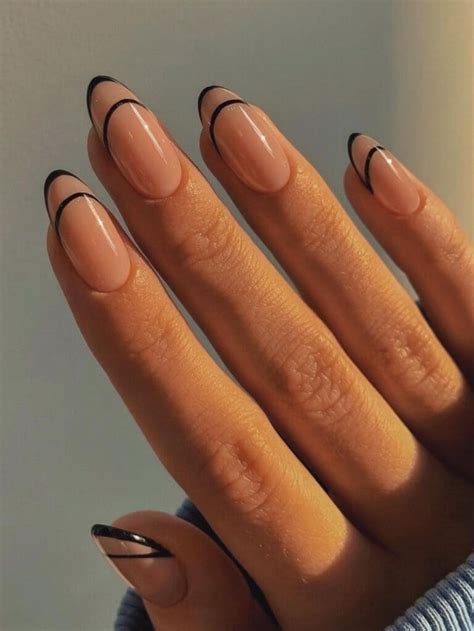 Uñas acrílicas negras: 7 ideas oscuras para experimentar con el largo ...
