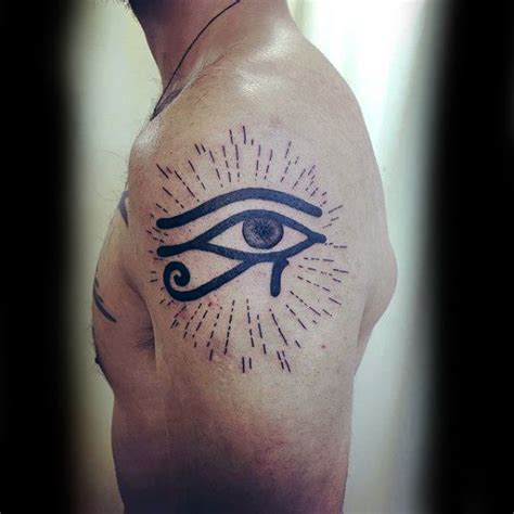 66 Tatuagens do Olho de Hórus (com o significado)