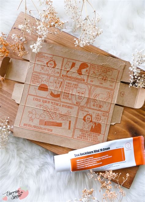 Review: Purito Sea Buckthorn Vital 70 Cream | Berries in the Snow