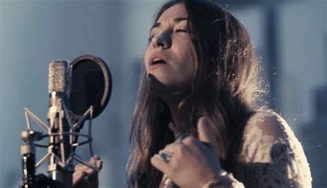 Lauren Daigle Transforms Chris Tomlin’s Christmas Song Into a Classic ...