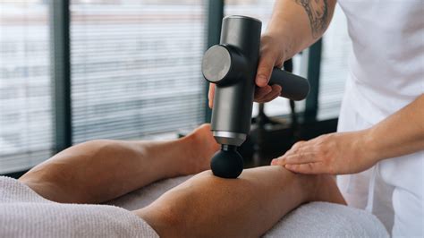 Massage Guns as Percussive Therapy: Science & Benefits – RENPHO US