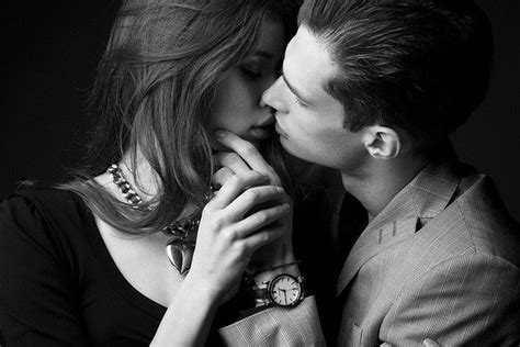Как правильно целоваться с девушкой - 15 шагов: стань ее космосом 💋