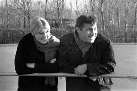 Позвонила Лида из Финляндии, попросила заехать на Новодевичье,положить ...