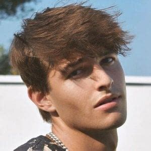 Darrell Jones - Age, Bio, Family | Famous Birthdays