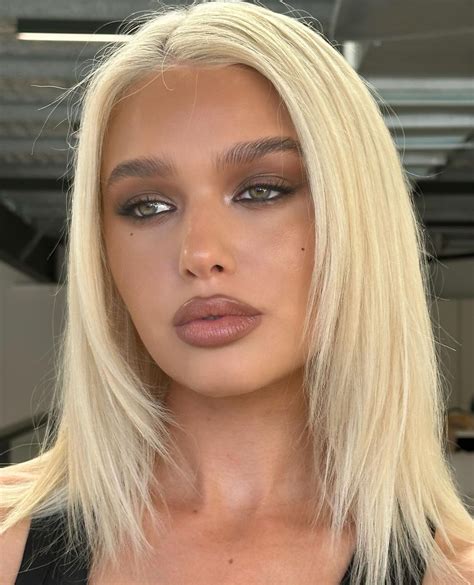 Pin by Lisamirelle on 2025 in 2025 | Blonde hair makeup, Makeup for