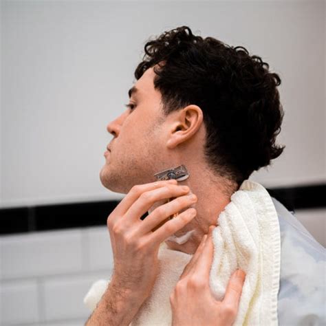 The MUHLE UK Blog: Beginner's Guide to Safety Razor Shaving – MÜHLE UK