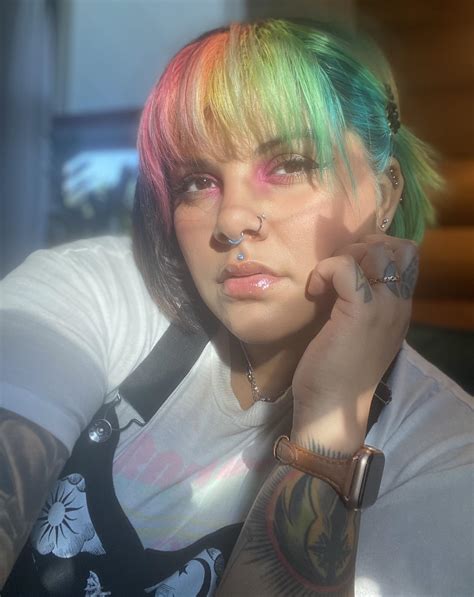 When that sunlight hits you perfectly… : r/shorthairedhotties