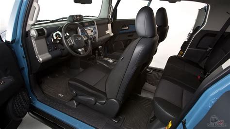 FJ Cruiser (26 фото)