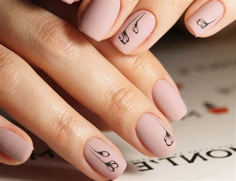 Однотонный Маникюр С Узором — Richnail.ru