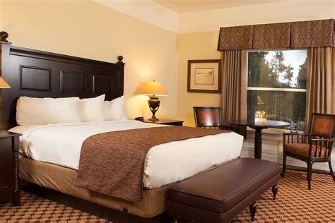 Lake Yellowstone Hotel & Cabins - Inside the Park in Yellowstone ...