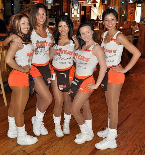 Cardinals, Hot Wings & Super Hooters | BB&Gcmac's Weblog