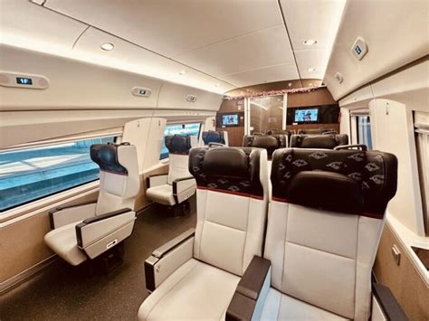 luxury trains  indonesia ultimate comfort  travelers