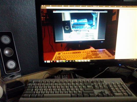 Was replaying Half Life 2 when I noticed Alyx also kicks it old school ...