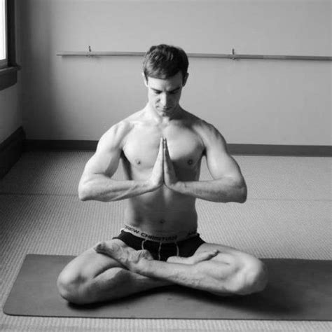 Мужская йога — это круто | Yoga poses for men, Yoga for men, How to do yoga