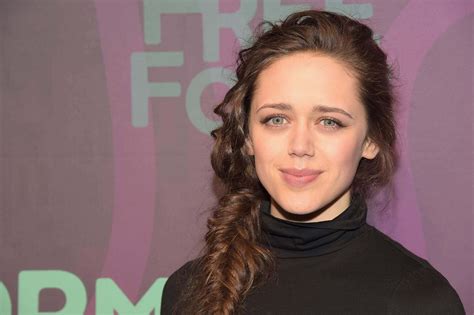 Download Close-up Portrait Of Talented Actress Daisy Head Wallpaper