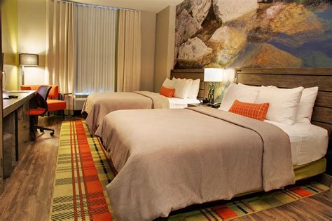 Hotel Indigo Traverse City in Traverse City (MI) - Room Deals, Photos ...