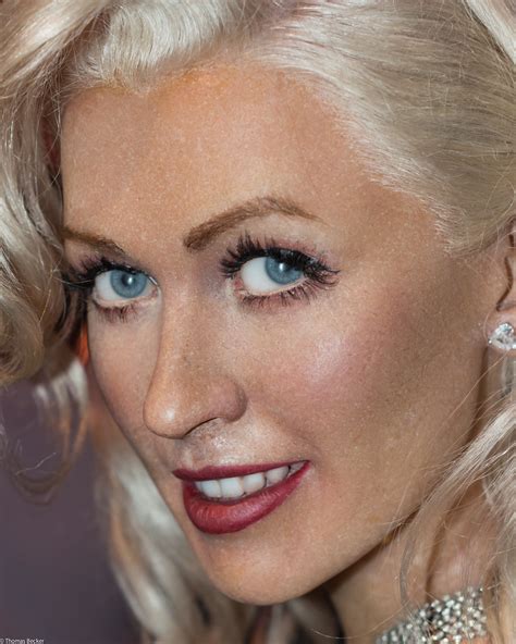 Christina Aguilera Brown Eyes