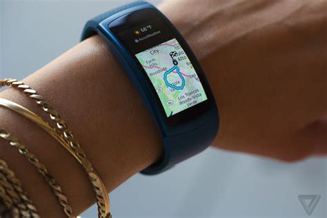 Samsung Gear Fit 2 review: Samsung gets fitness tracking right | The Verge