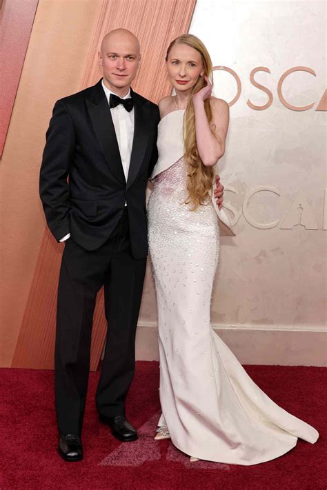 Oscars 2025 Red Carpet: Arrivals and Live Updates