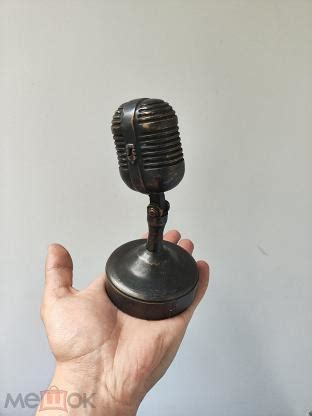 Бронзовая статуэтка Микрофон певца лот с 1 рубля (торги завершены ...