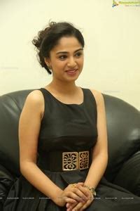 srimanthudu actress nikitha
