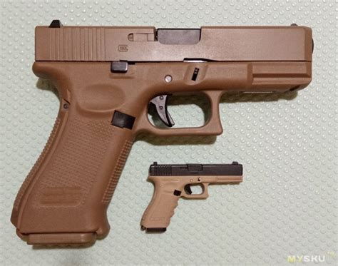 Модель пистолета Glock 17 масштаб 1:3 Sand