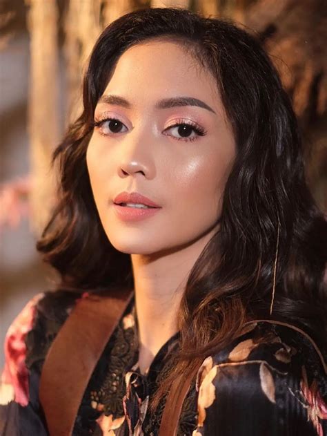 ririn dwi ariyanti raih penghargaan  rising star  asia contents