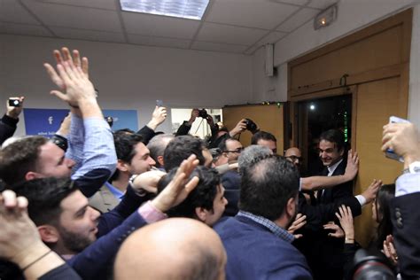 Guardian: Ελπίδες στη ΝΔ ότι μπορεί με τον Μητσοτάκη να αναγεννηθεί το ...