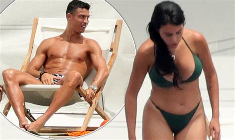 cristiano ronaldos girlfriend georgina rodriguez shows