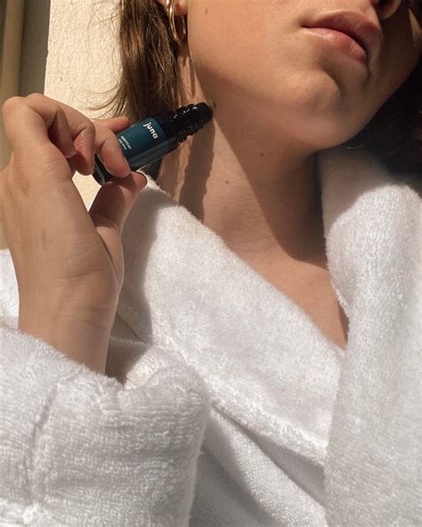 Your Head-to-Toe Guide: How to Use Essential Oils Topically – Juna