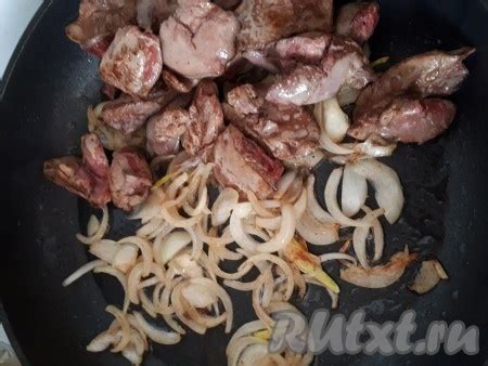 Куриная печень в сливочном соусе со шпинатом: 11 фото в рецепте
