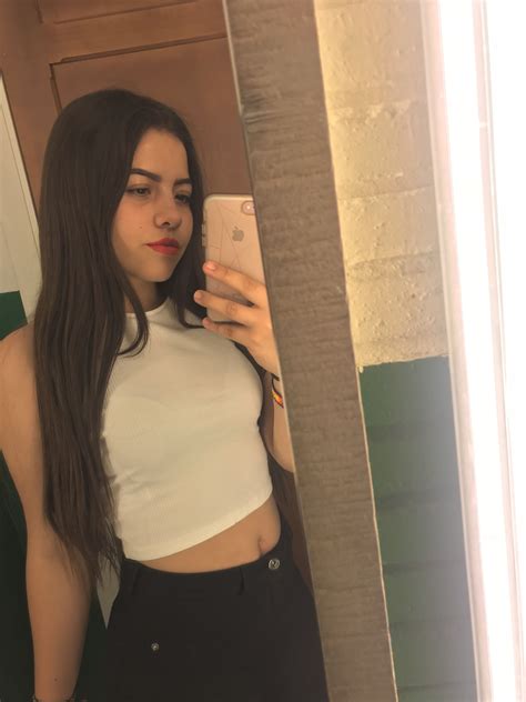 Chicas Guapas De Perfil: Beauty In The Eyes Of The Beholder - Dedaku
