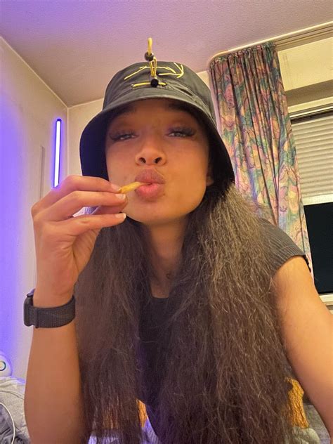 Izzy I ♛ (@izzy_lyon) • Threads, Say more