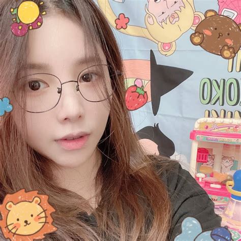 asmr youtuber