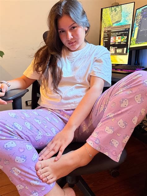 Mel Demie | Facing the camera or back view? 🖤 | Instagram