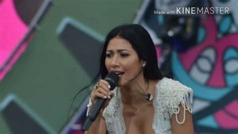 Simaria Mostrando A Buceta - Simaria dá dupla com Simone quase mostra os seios em show - YouTube