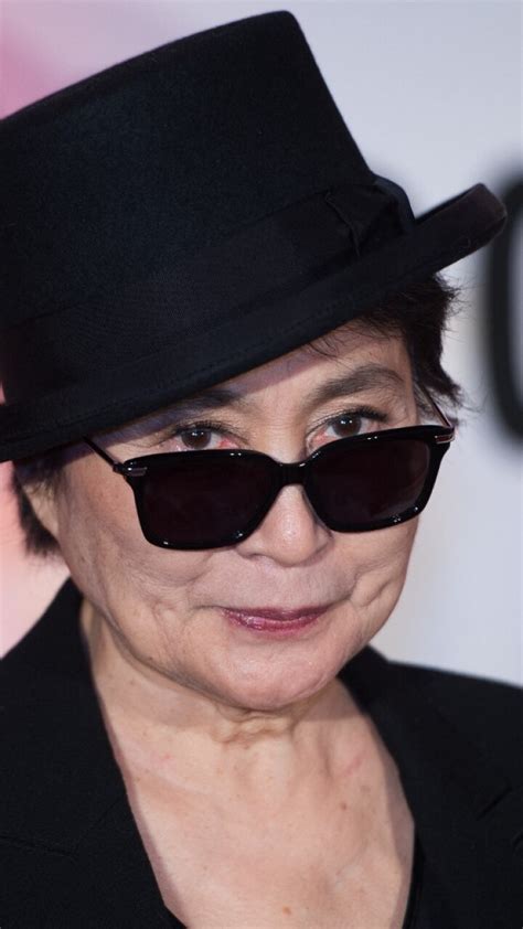 yoko ono simbolo del arte vanguardista el pacifismo  viuda de john