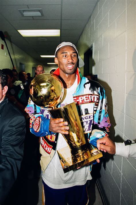 20 iconic Kobe photos for 20 years | theScore.com