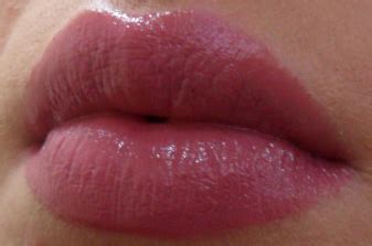 Увлажняющая губная помада с коллагеном Hydra Extreme от Maybelline ...