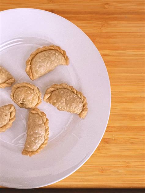 New Sweet Gujarati Ghughra Recipe (Gujiya) | મીઠા ઘુઘરા બનાવવાની રીત ...