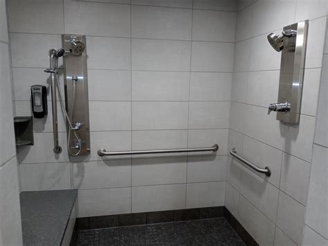 Why can't all truck stop showers be like this? Flying J in Sullivan, MO