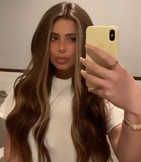 Brielle Biermann Looks Unrecognizable in Brown Wig