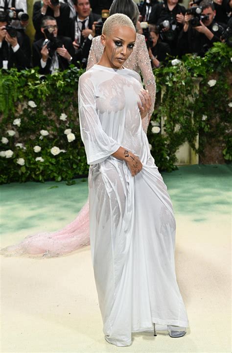 Met Gala: Stars tragen den "Naked Dress"-Trend und zeigen viel | STERN.de