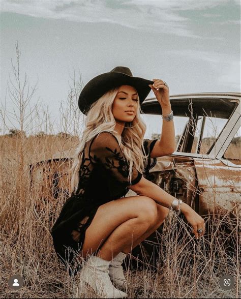 Nashville Outfit | Country Style with Cowboy Hat and Boots | Western