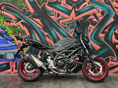 MO Middleweight Naked Bike Shootout - Ride Sonnet