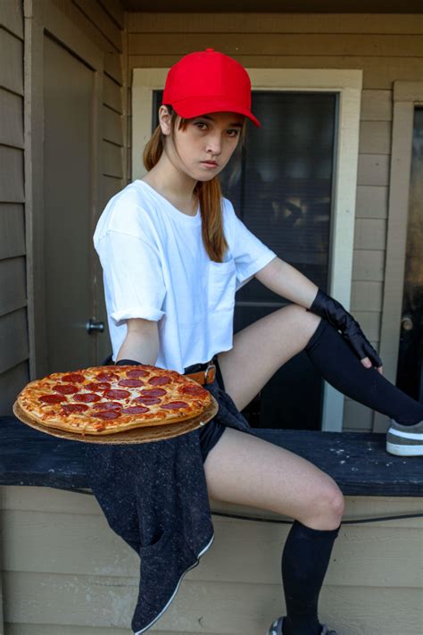 Sivir Cosplay (Pizza Delivery Skin) : r/cosplaygirls