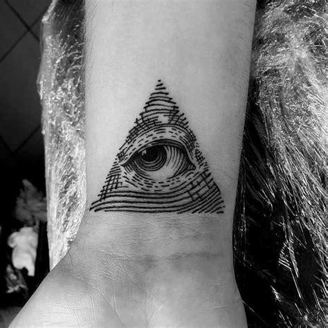 Tattoo • Тату Треугольник: популярные стили и композиции
