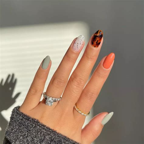 18 Fall Gel Nail Ideas You're Going to Obsess Over - StylePersuit