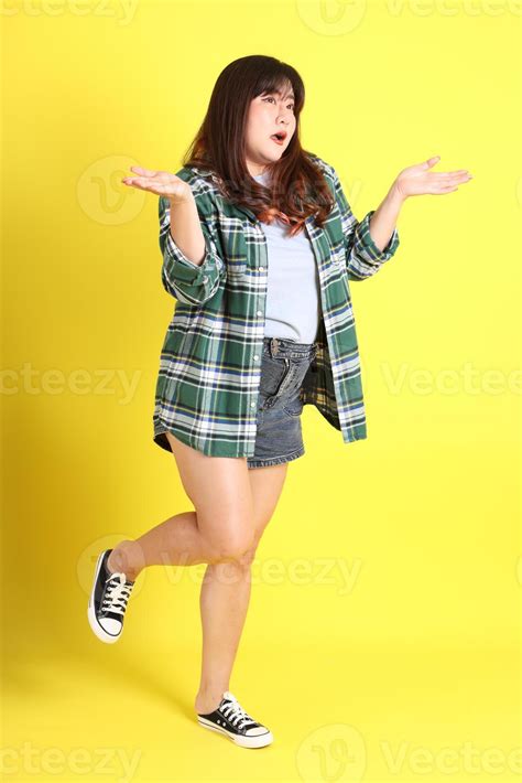 Chubby Asian Woman 7541095 Stock Photo at Vecteezy